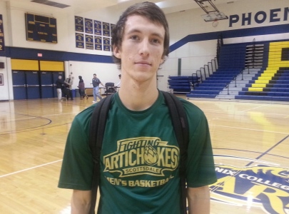 Scottsdale Junior College's sharp-shooting 6-foot-2 sophomore guard Kevin Bowman exploded for a game-high 47 points in his team's big come-from-behind victory over visiting Glendale Junior College, 120-116.